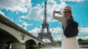 How much does a week in France cost as a tourist?