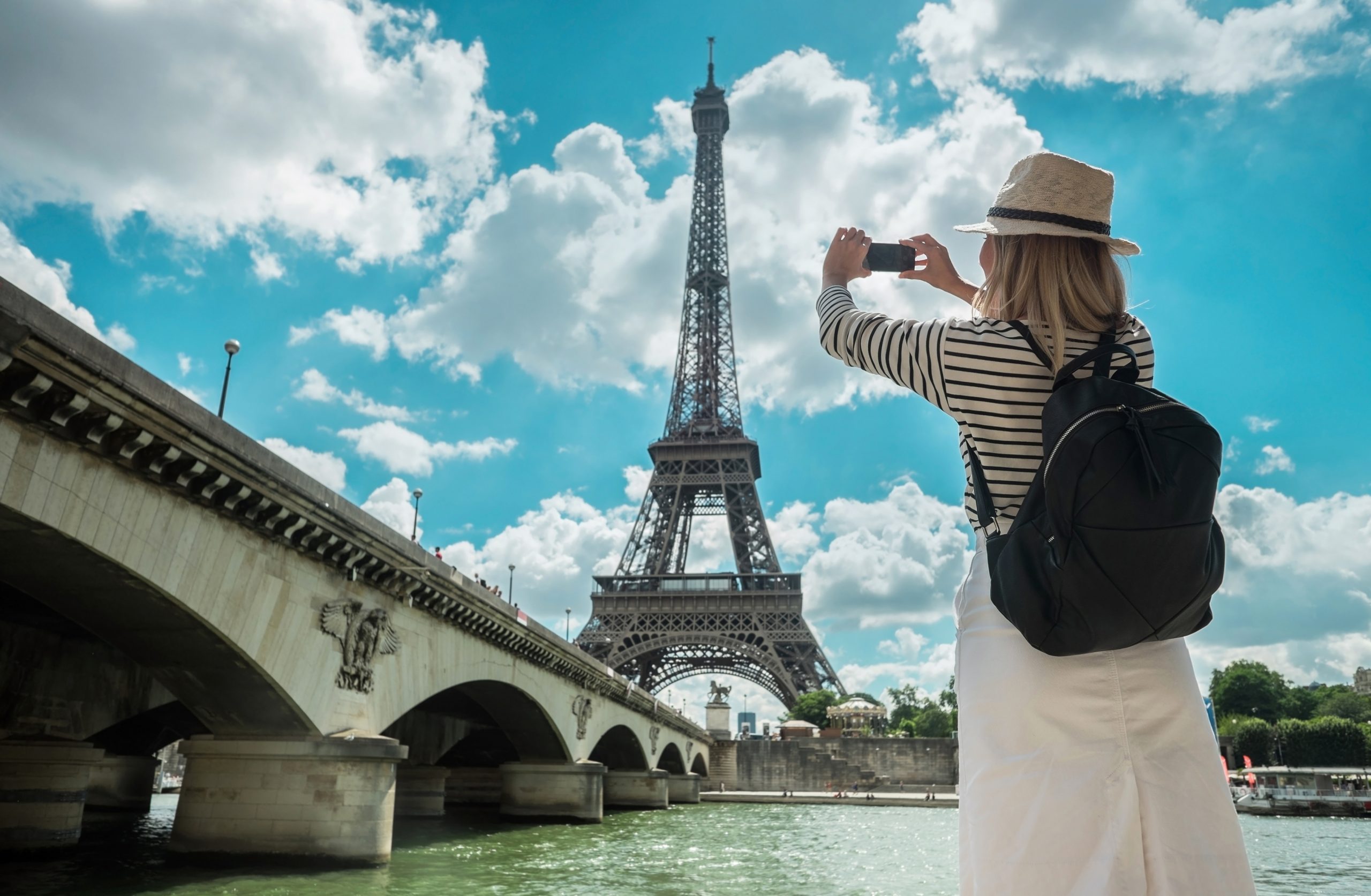 How much does a week in France cost as a tourist?