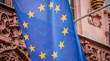 المفوضية الأوروبية تقترح إعفاء مواطني الكويت وقطر من تأشيرة دخول منطقة شنغن والاتحاد الأوروبي